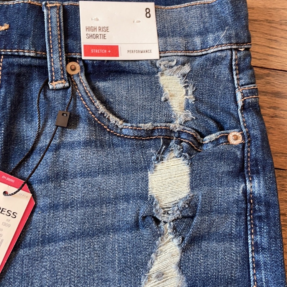 Express distressed high rise shortie size 8 - Picture 2 of 4